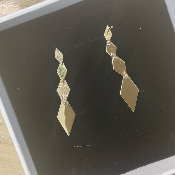 14 Karat Gold Daimond Shaped & Daimond  Encrusted Hanging Graceful Earrings 💎 - Picture 5 of 11